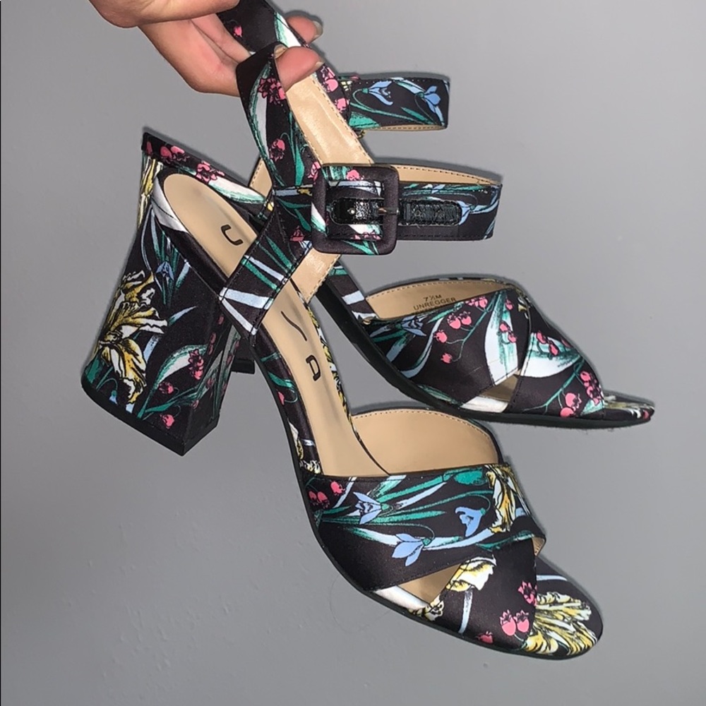 STEIN MART | Black Floral Low Block Heels 💐🖤💛